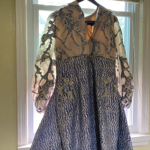 Beautiful gown - Picture 4 of 8